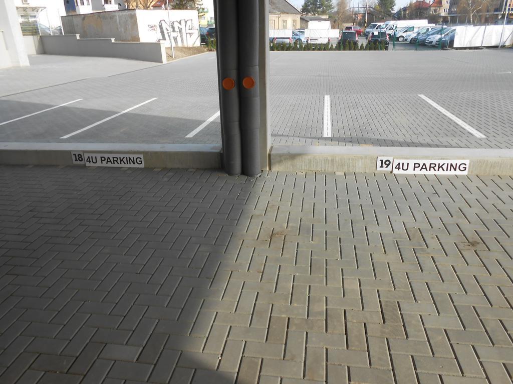 Apartments 4U Center + Free Parking Olomouc Buitenkant foto